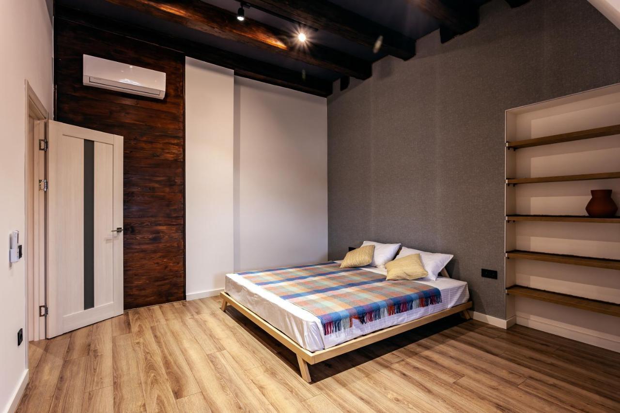 Leogrand Apartments On Kniazia Romana 6 Lviv Extérieur photo